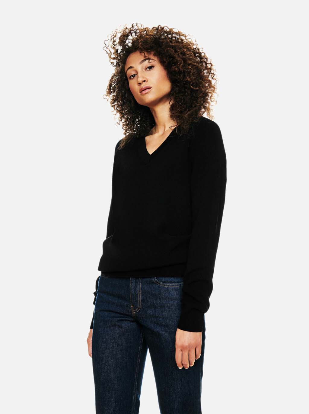 Teym-V-Neck-The-Merino-Sweater-Women-Black-1