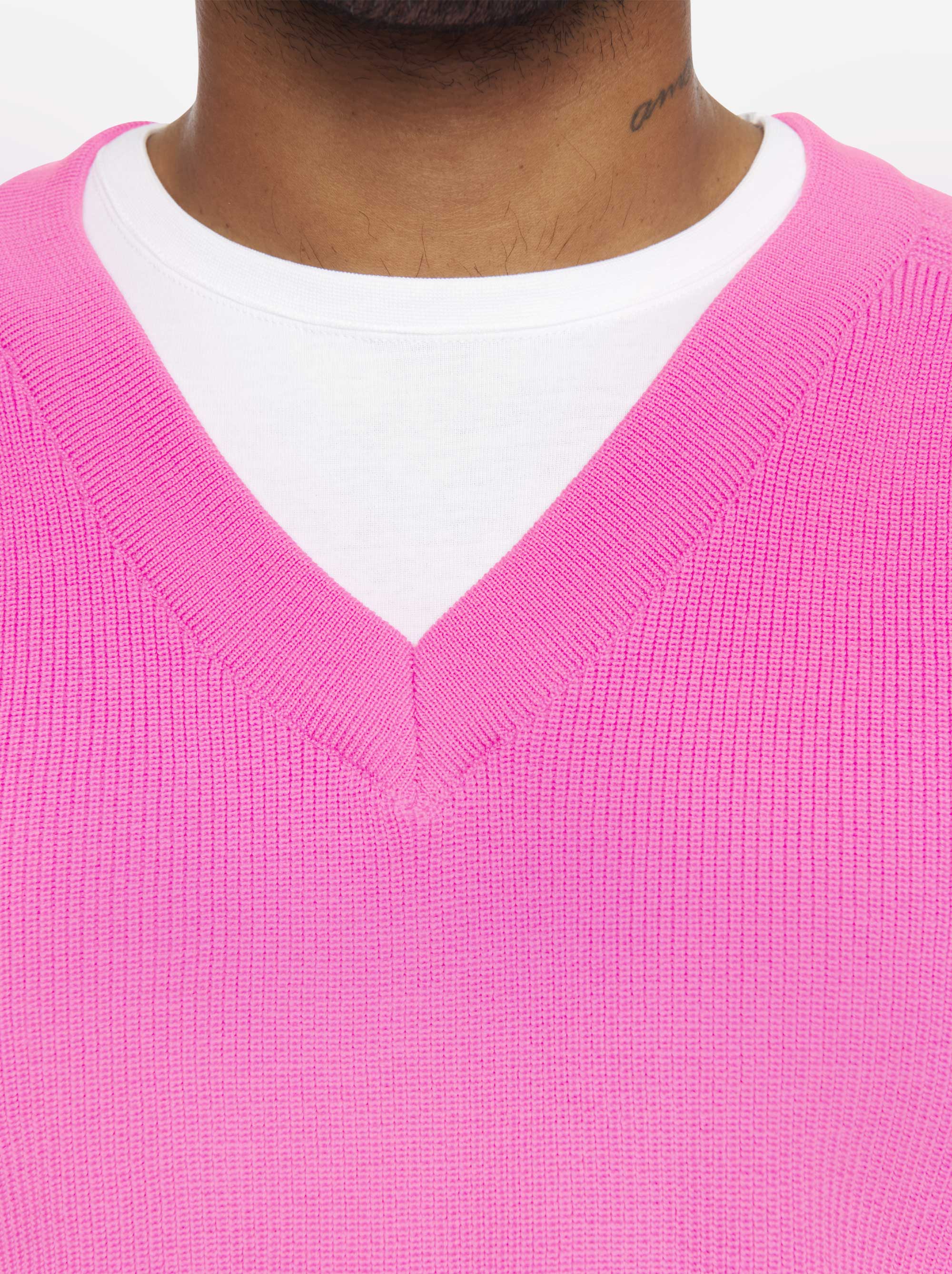 Teym - The Merino Sweater - V-Neck - Men - Bright Pink - 6