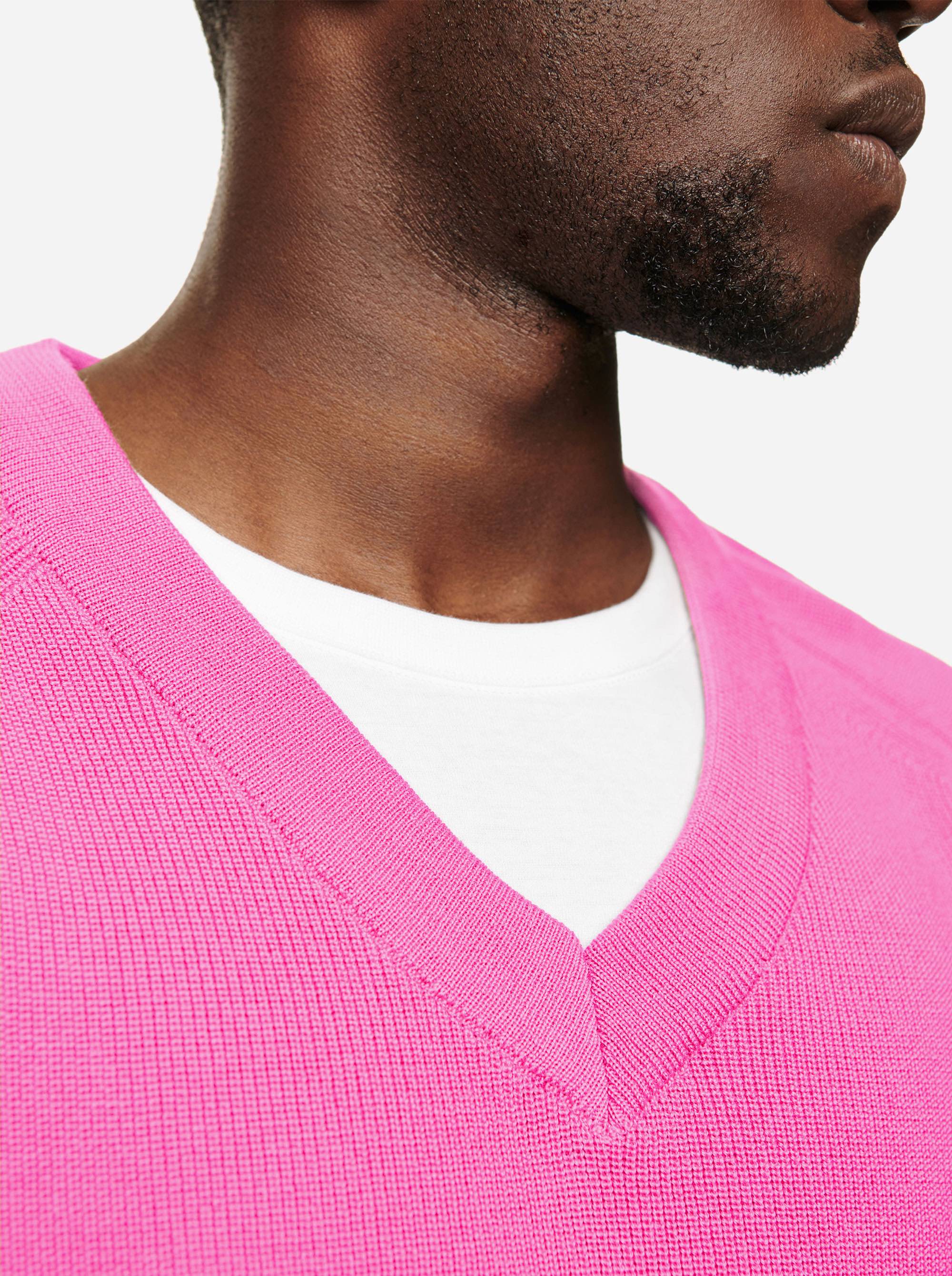 Teym - V-Neck - The Merino Sweater - Men - Bright Pink - 2