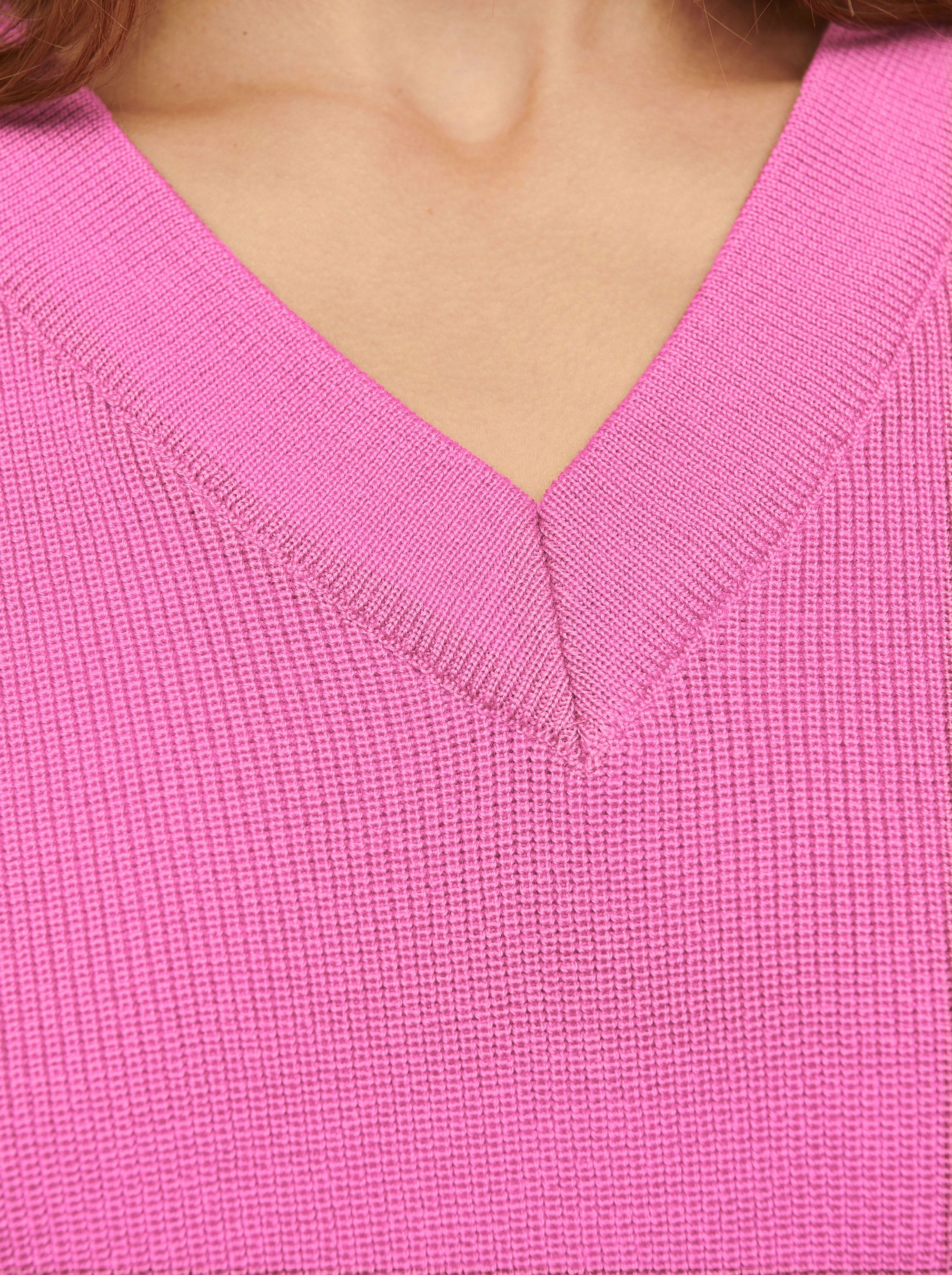 Teym - V-Neck - The Merino Sweater - Women - Bright Pink - 2